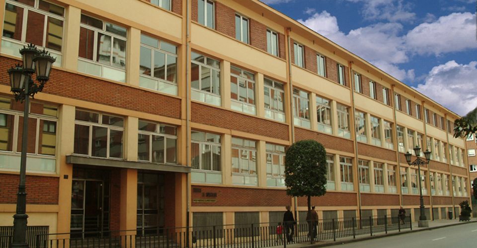 Colegio privado, concertado, religioso y bilingüe Colegio privado, concertado, religioso y bilingüe